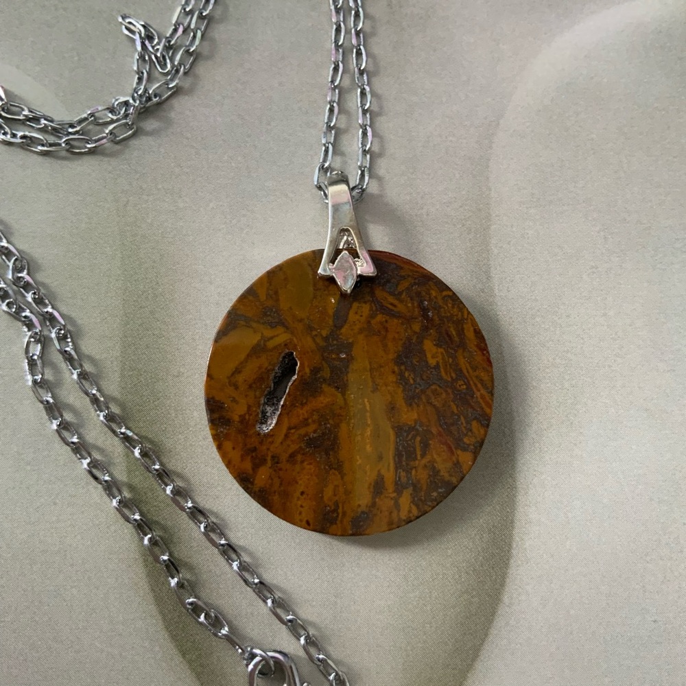 Hand Crafted Natural Tiger Eye Pendant Necklace on 24” Cable Silver Plated Chain